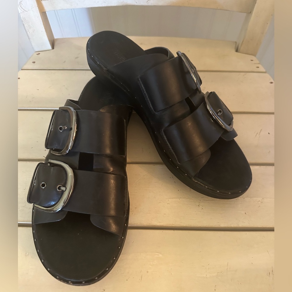 Fit Flop Black Leather Slide with Buckle